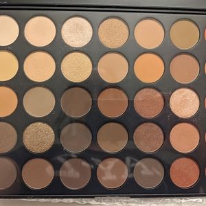Morphe eyeshadow color palette